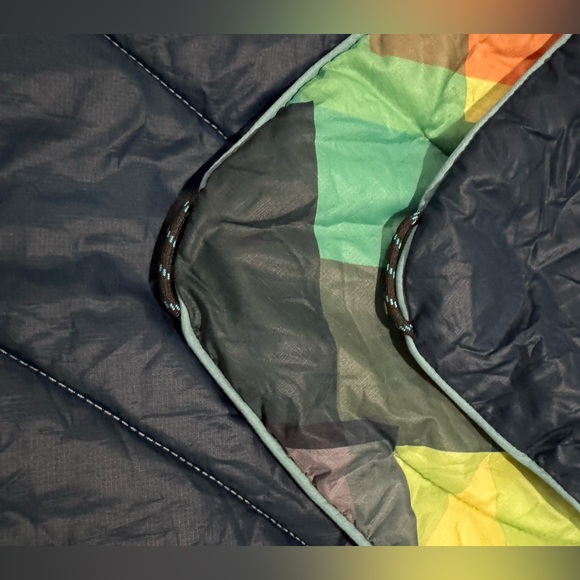 Rumpl Geo Puffy Blanket 75”L x 52”W 1 person - Picture 3 of 6